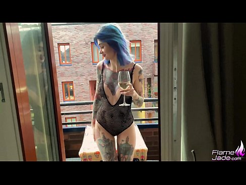 ❤️ Una noia tremenda xuclant amb un glop i follant apassionadament sota el cel obert ️ Vídeo porno a nosaltres ️❤